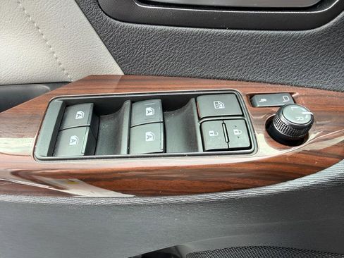 Used 2020 Toyota Sienna Limited Premium image 24