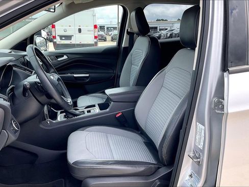 Used 2018 Ford Escape SE w/ SE Sport Appearance Package image 18