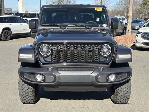 Used 2024 Jeep Gladiator Sport image 8