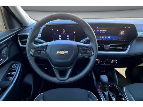 Used 2024 Chevrolet TrailBlazer LT w/ Driver Confidence Package FWD image 6