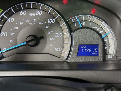 Used 2012 Toyota Camry SE FWD image 12