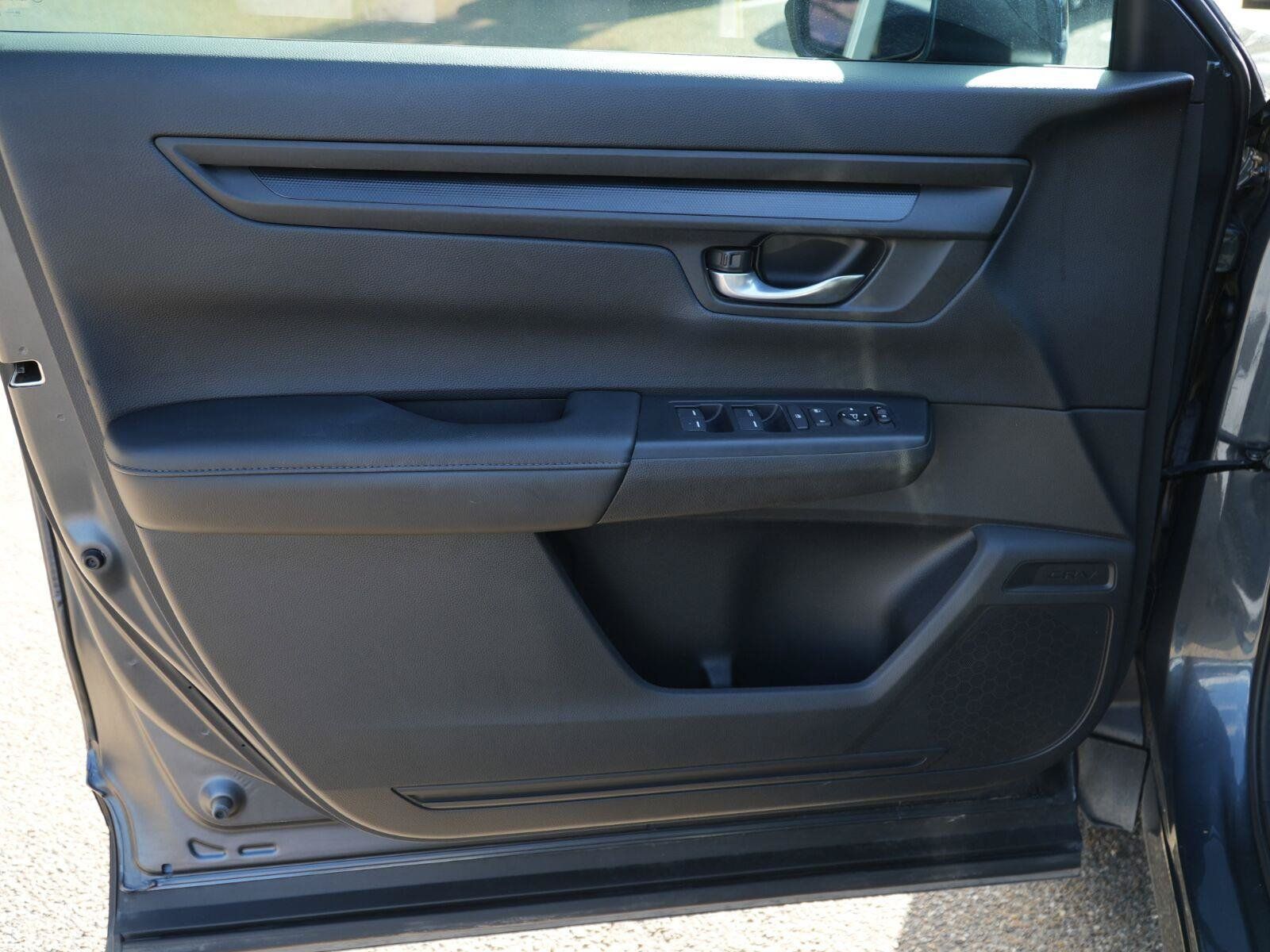 Used 2025 Honda CR-V LX image 4