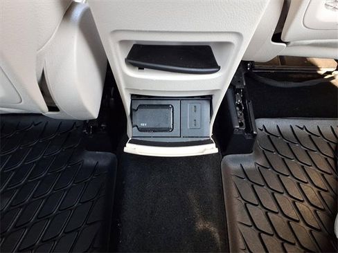 Used 2021 Mercedes-Benz GLB 250 GLB 250 w/ Premium Package image 11