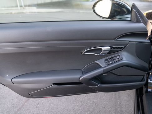 Used 2025 Porsche 718 Cayman image 10