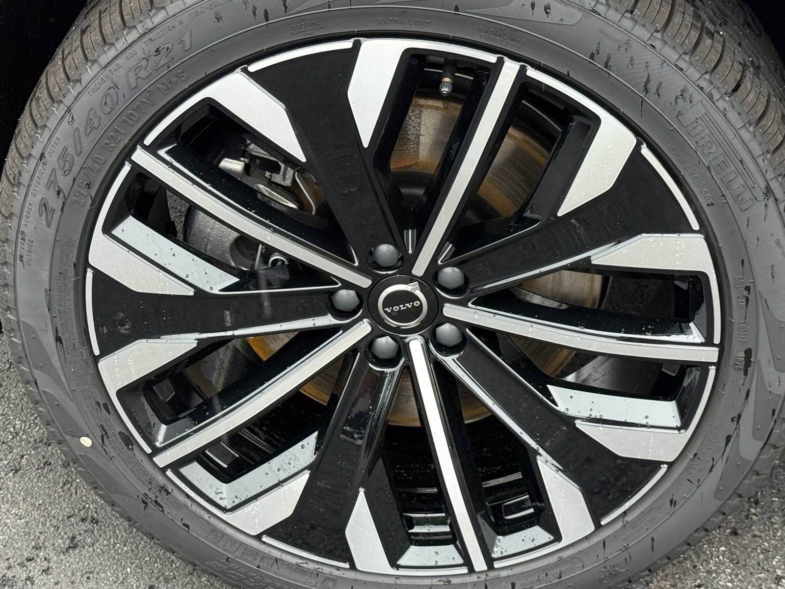 New 2026 Volvo XC90 T8 Plus w/ Protection Package Premier AWD/4WD image 12