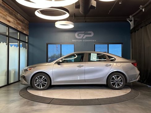 Used 2023 Kia Forte LXS image 6