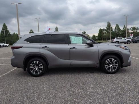 Certified 2026 Toyota Highlander XLE AWD/4WD image 3