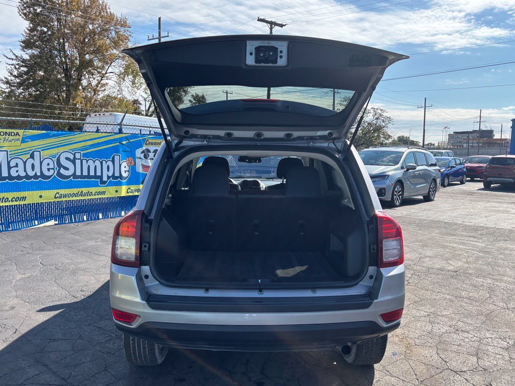 Used 2017 Jeep Compass Latitude AWD/4WD image 4
