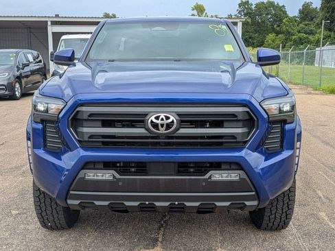 Used 2025 Toyota Tacoma SR5 w/ SR5 Upgrade Package AWD/4WD image 9