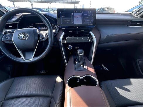Used 2021 Toyota Venza Limited image 15