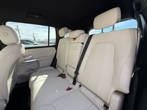 Used 2025 Mercedes-Benz GLB 250 image 7