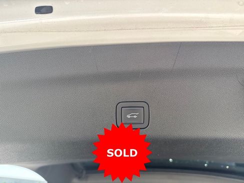 Used 2025 GMC Yukon XL Denali Ultimate AWD/4WD image 8