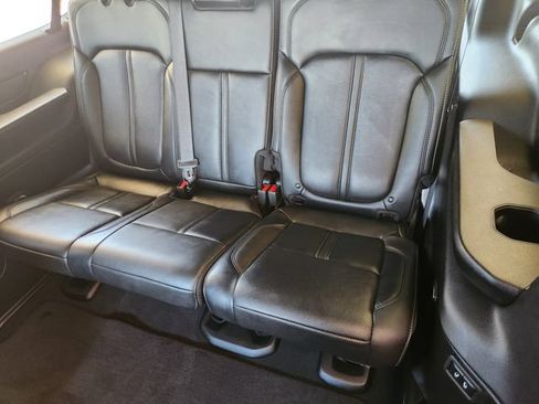 Used 2025 Jeep Wagoneer L Series II AWD/4WD image 30