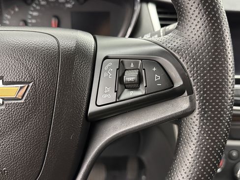 Used 2021 Chevrolet Trax LT AWD/4WD image 17
