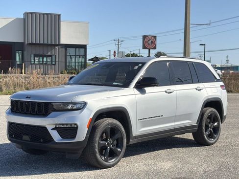 Used 2024 Jeep Grand Cherokee Limited w/ Luxury Tech Group II AWD/4WD image 8