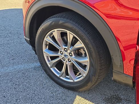 Used 2023 Ford Explorer XLT w/ Equipment Group 202A image 10