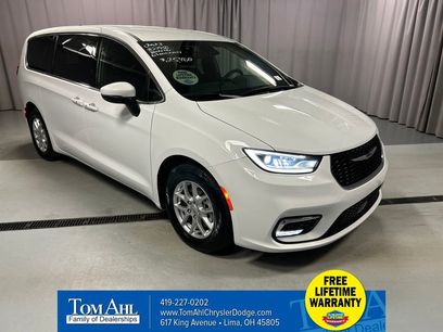 Used 2023 Chrysler Pacifica Touring