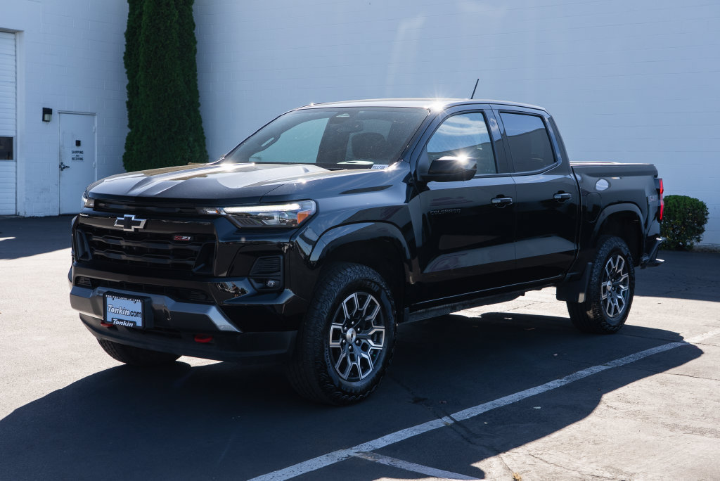 Used 2024 Chevrolet Colorado Z71 w/ Z71 Convenience Package 2 AWD/4WD image 3