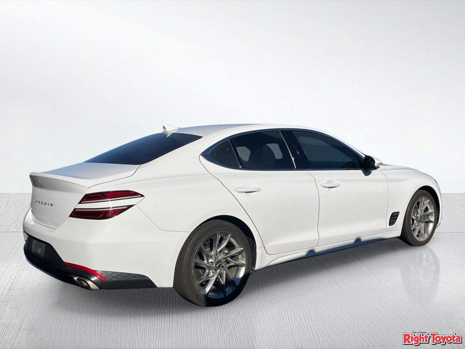 Used 2022 Genesis G70 2.0T RWD image 4