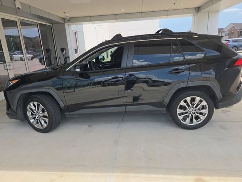 Used 2020 Toyota RAV4 XLE Premium FWD image 6