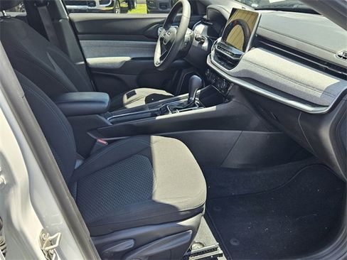 Used 2024 Jeep Compass Sport image 13