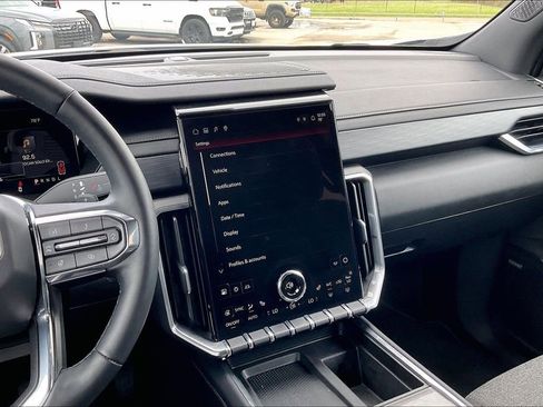 Used 2025 GMC Acadia Elevation image 9