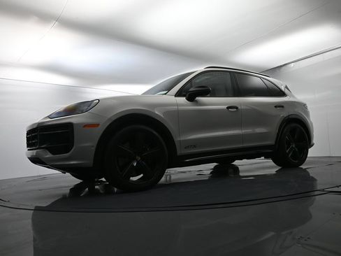 Certified 2026 Porsche Cayenne GTS AWD/4WD image 46