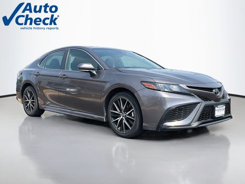 Used 2024 Toyota Camry SE FWD image 1