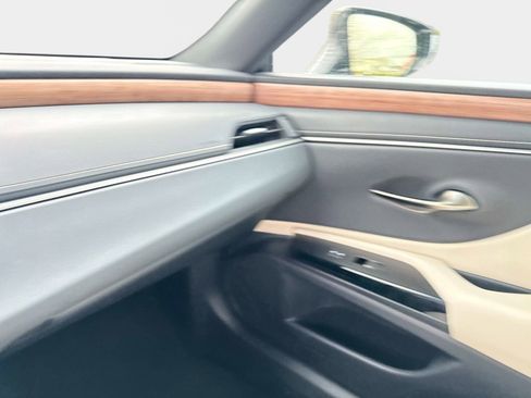 Used 2025 Lexus ES 350 w/ Premium Package image 21