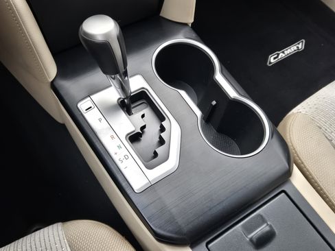 Used 2012 Toyota Camry LE image 19