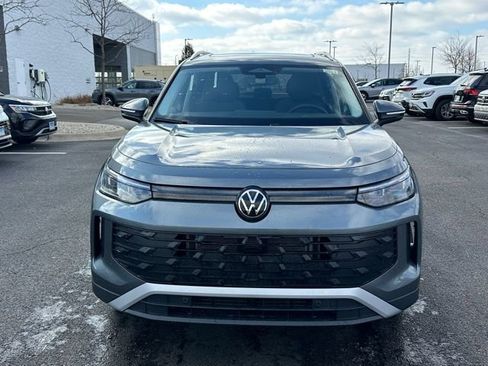 New 2026 Volkswagen Tiguan SE image 2