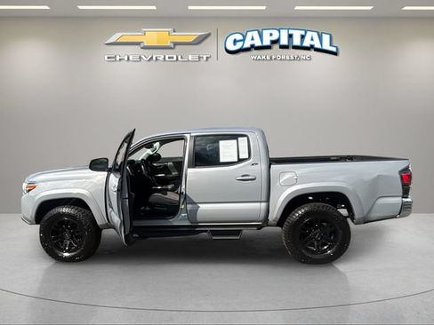 Used 2021 Toyota Tacoma SR5 AWD/4WD image 9