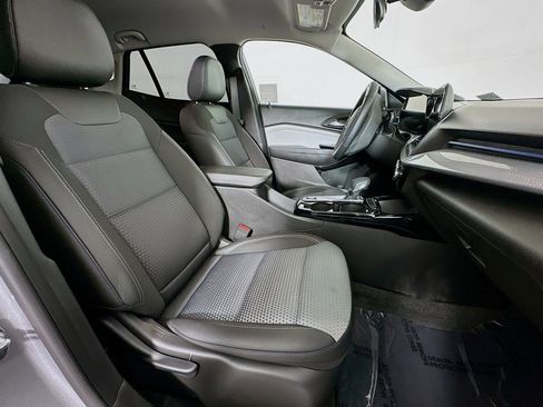 Used 2025 Chevrolet Trax LT w/ Driver Confidence Package image 8