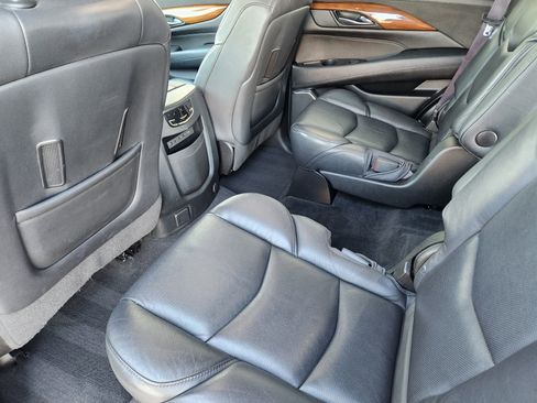 Used 2017 Cadillac Escalade Luxury image 31