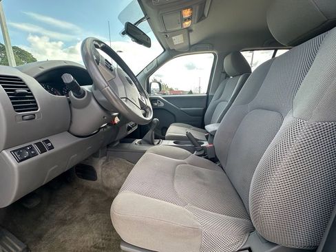 Used 2018 Nissan Frontier SV image 6