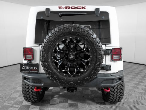 Used 2015 Jeep Wrangler Unlimited Rubicon image 6