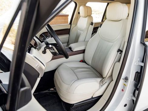 Used 2023 Land Rover Range Rover SE image 13