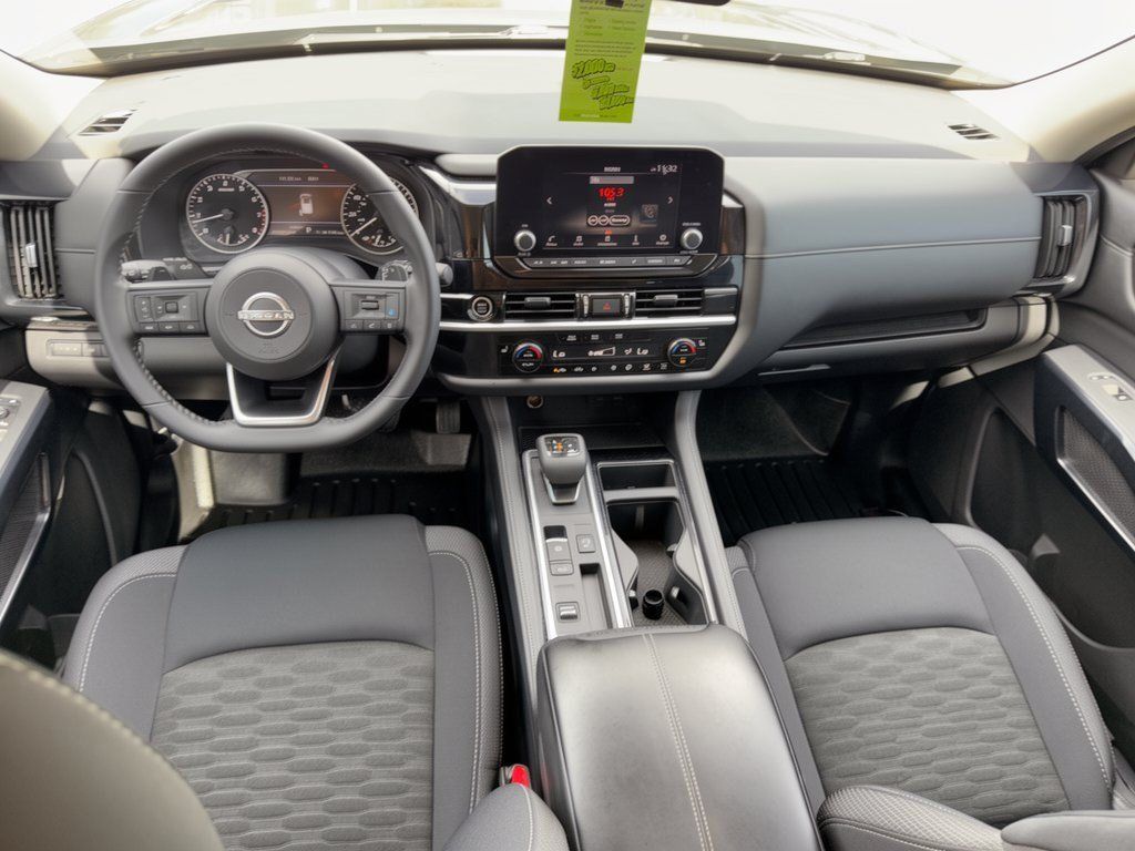 Used 2024 Nissan Pathfinder SV FWD image 17