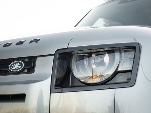 Used 2023 Land Rover Defender 90 X-Dynamic SE image 36