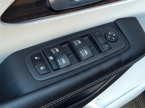 Used 2022 Chrysler Pacifica Limited image 11