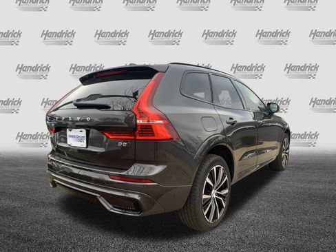 Used 2025 Volvo XC60 B5 Plus image 10