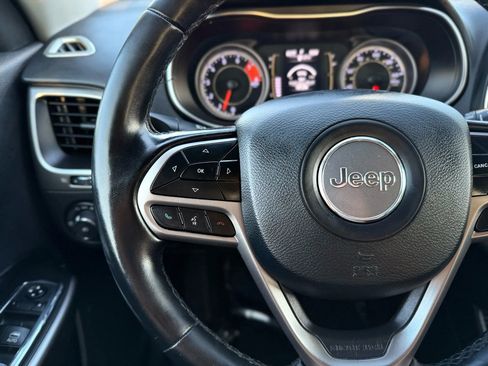 Used 2020 Jeep Cherokee Latitude Plus w/ Cold Weather Group AWD/4WD image 24