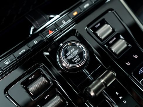 Used 2025 Aston Martin DBX 707 image 40