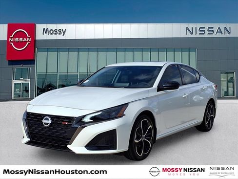 New 2025 Nissan Altima 2.5 SR image 3