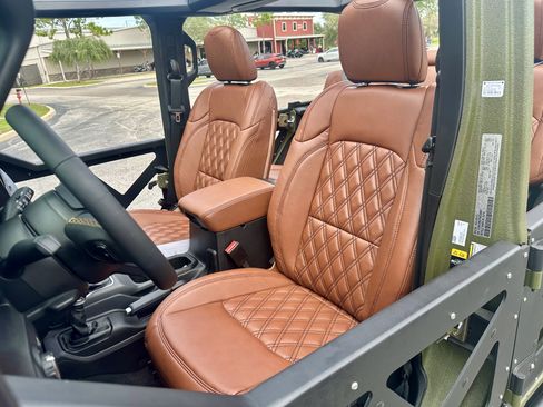 Used 2024 Jeep Wrangler Unlimited image 40