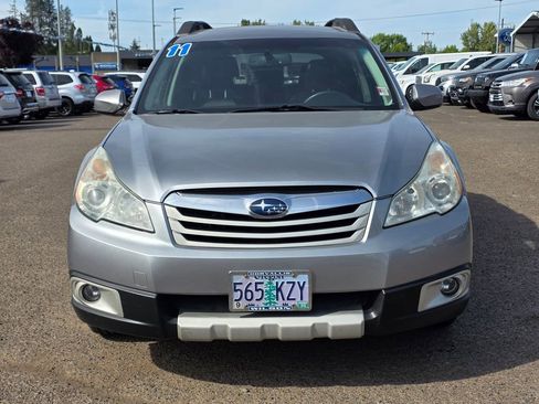 Used 2011 Subaru Outback 2.5i Limited AWD/4WD image 6