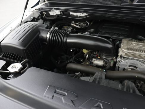 Used 2019 RAM 1500 Laramie AWD/4WD image 19