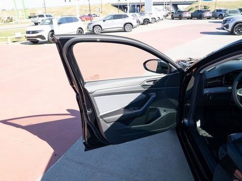 New 2026 Volkswagen Jetta SE image 11