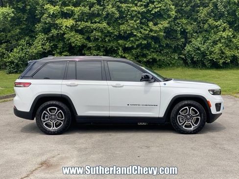 Used 2024 Jeep Grand Cherokee Trailhawk w/ Luxury Tech Group III AWD/4WD image 8