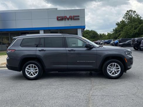 Used 2023 Jeep Grand Cherokee L Laredo image 2